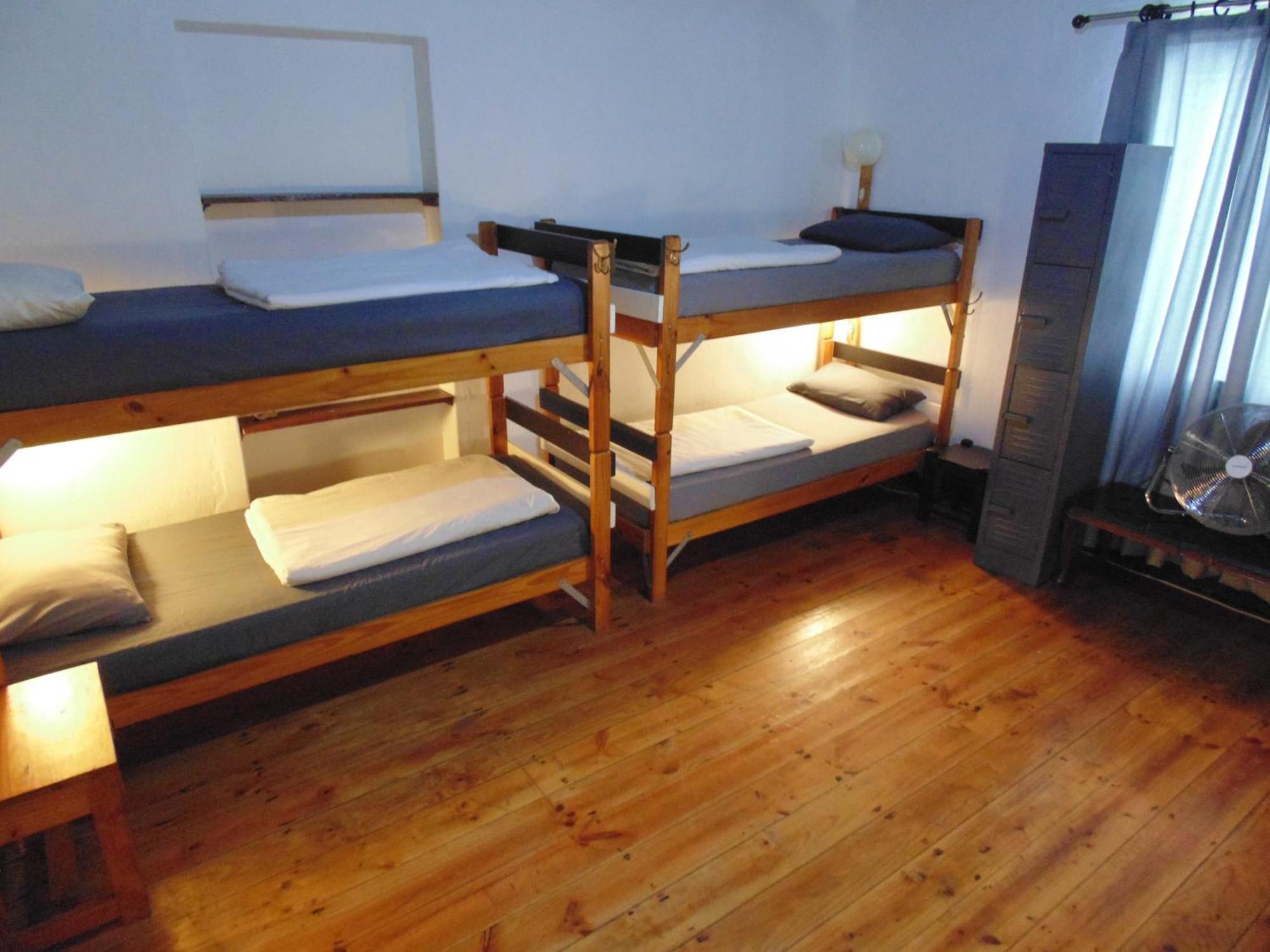 Zebra Crossing Backpacker Hostel Cape Town Exterior photo